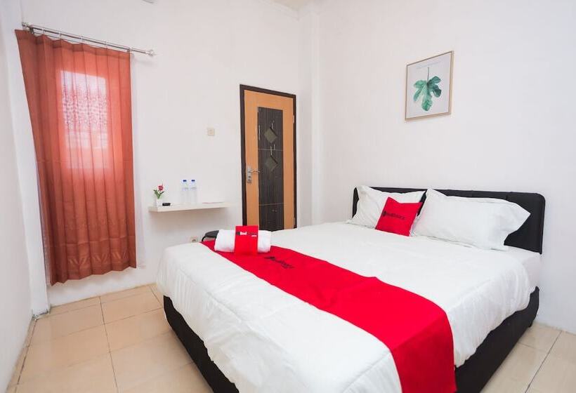 پانسیون Reddoorz Near Plaza Araya Malang