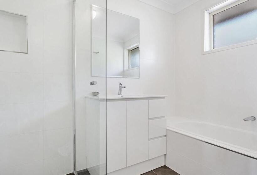 Sandranch 123 Foreshore Drive