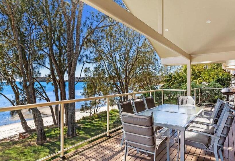 Sandranch 123 Foreshore Drive