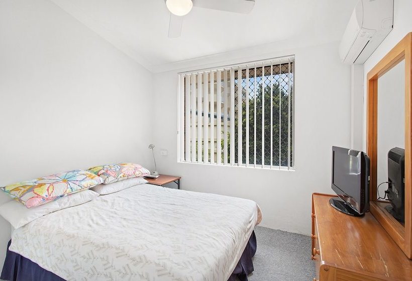 The Pines, 5/4 Messines Street