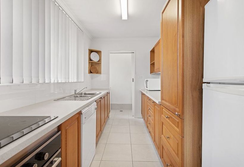 The Pines, 5/4 Messines Street