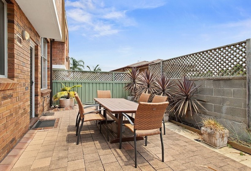 The Pines, 5/4 Messines Street