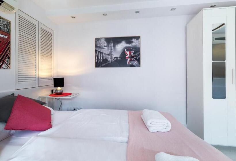 Wawel Cracow Old City Apartments   Friendhouse Apartments