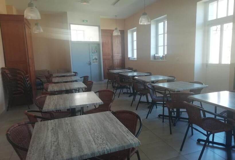 הוסטל L'auberge De Treigny