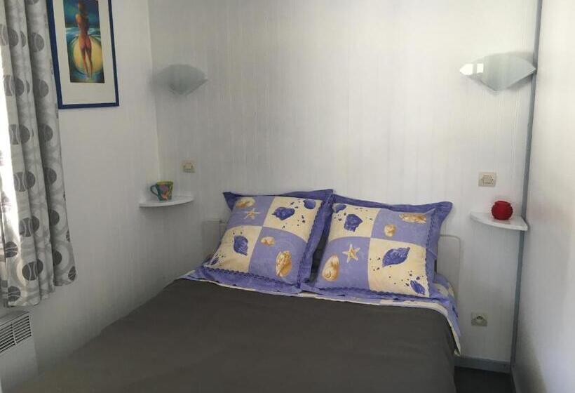 Chalet Orange Naturiste La Jenny