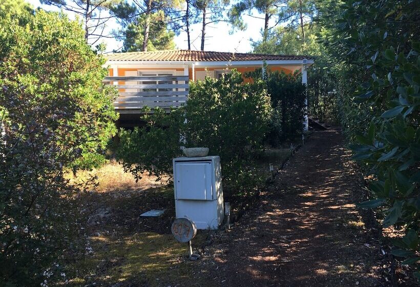 Chalet Orange Naturiste La Jenny