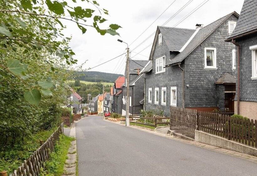 Cozy Apartment In Altenfeld With Garden