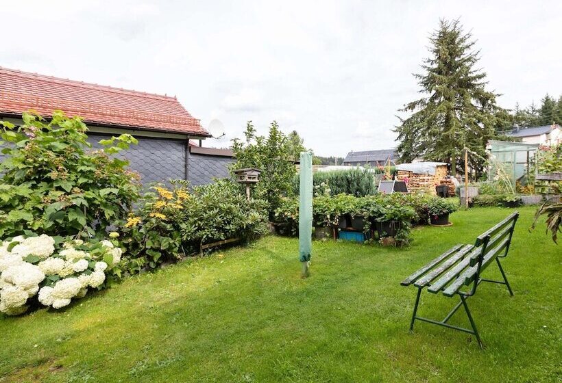 Cozy Apartment In Altenfeld With Garden