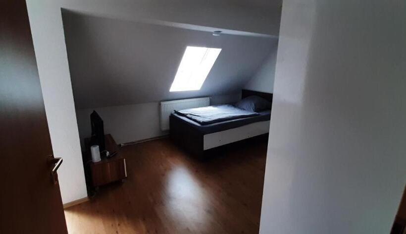 فندق فئة نجمة واحدة Biberach Riss Zimmer Frei, Einzel Zimmer Bad Küche