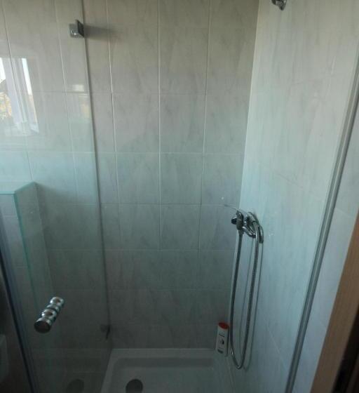 فندق فئة نجمة واحدة Biberach Riss Zimmer Frei, Einzel Zimmer Bad Küche