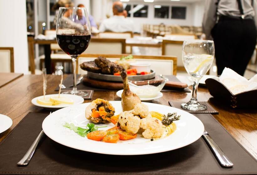 Hotel Cyan Wenelen Vaca Muerta