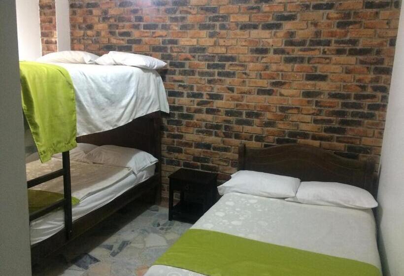 בית מלון כפרי Engatama