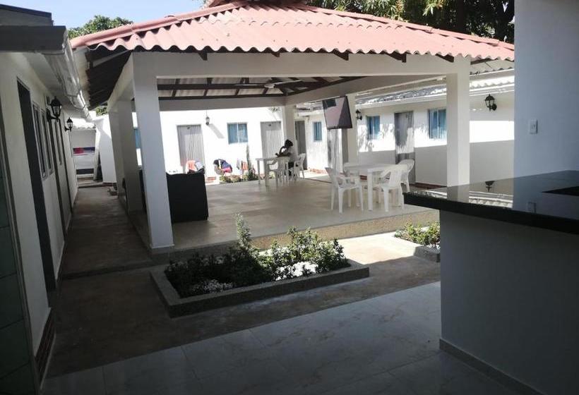 בית מלון כפרי San Juan Plaza