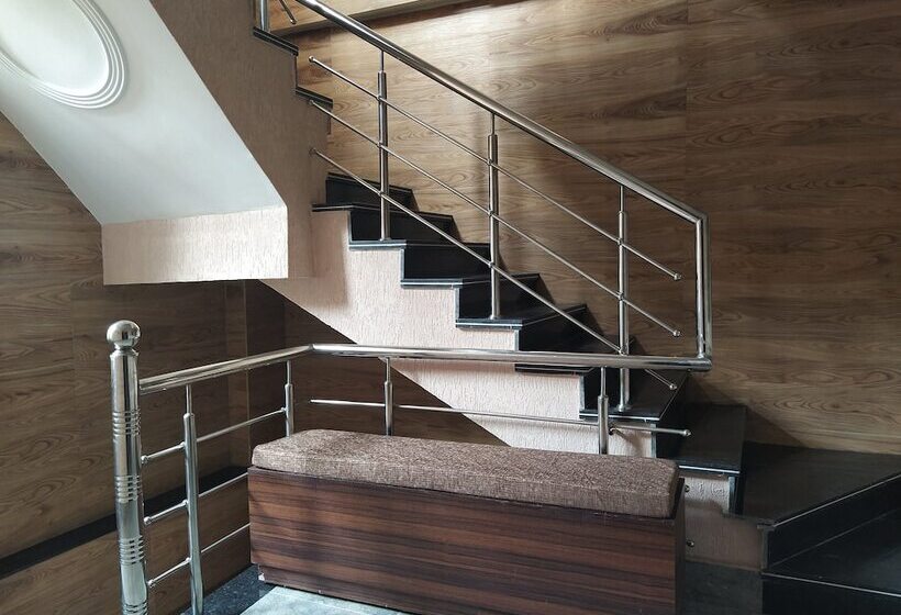 ホテル The Raja Palace