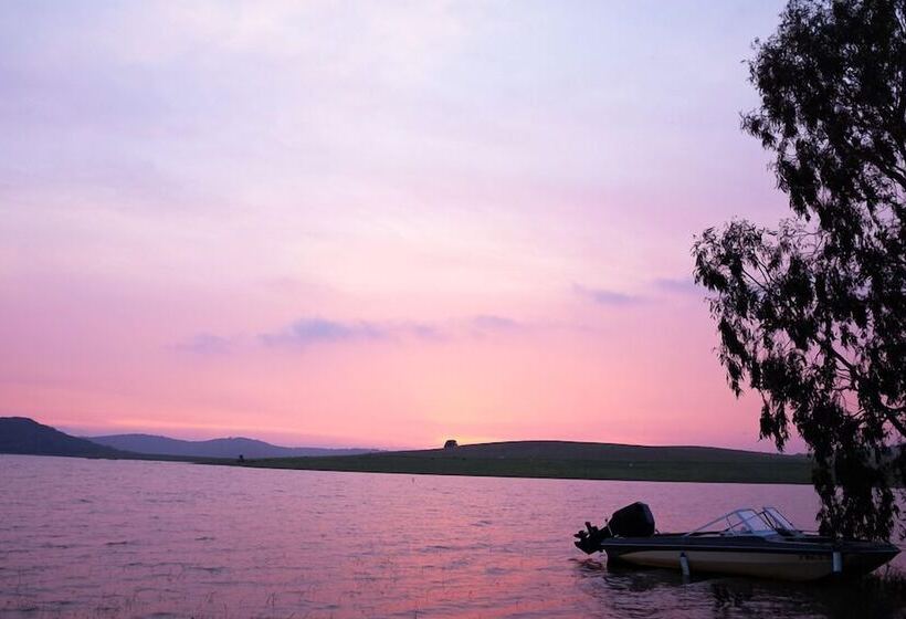 בית מלון כפרי Wakana Lake Glamping