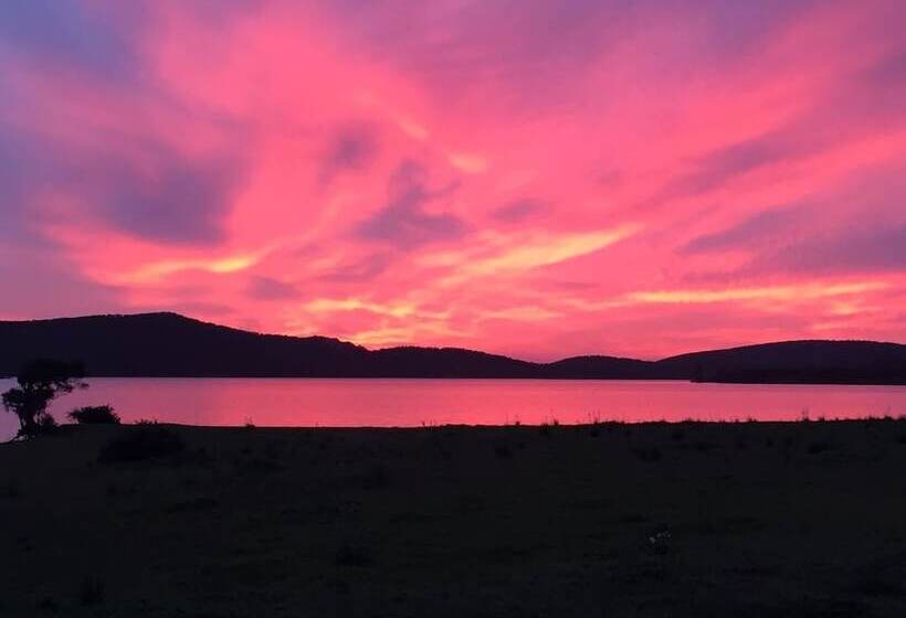 בית מלון כפרי Wakana Lake Glamping