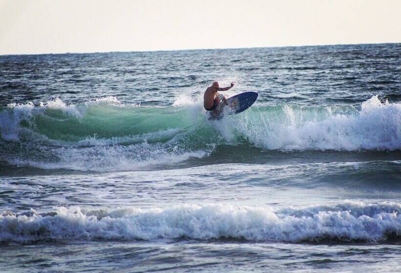 هتل Wild Child Village