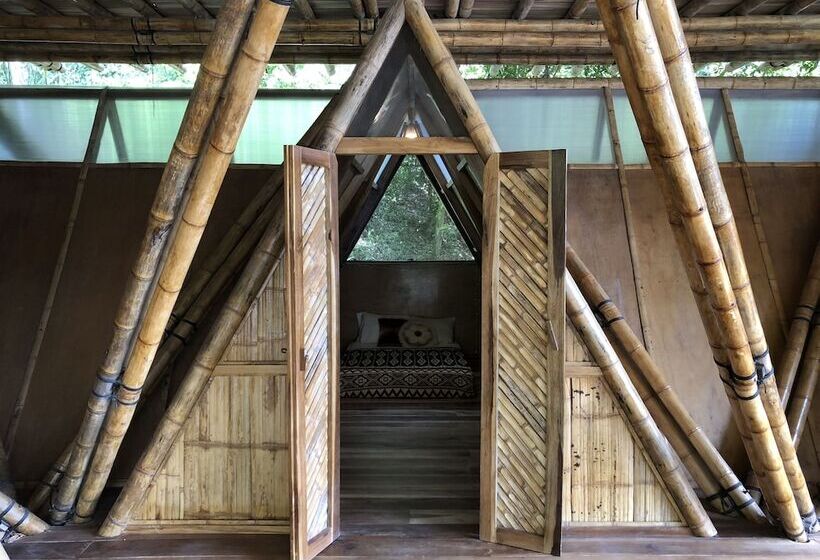 هتل Wild Child Village