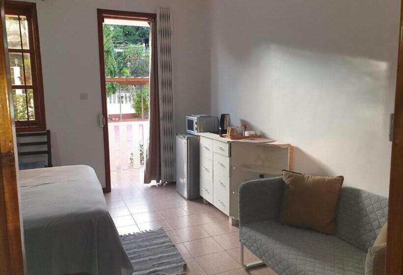 La Maison Hibiscus Self Catering Accommodation