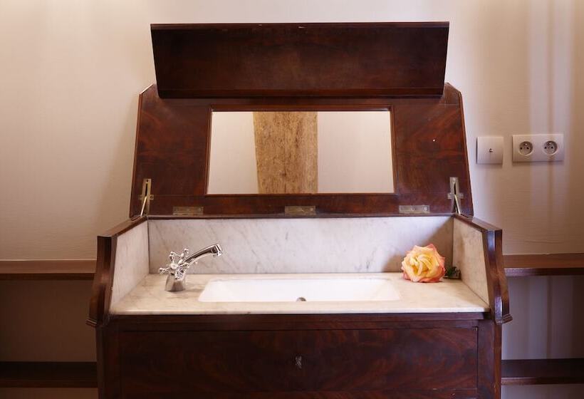 Le Manoir De Ravenoville