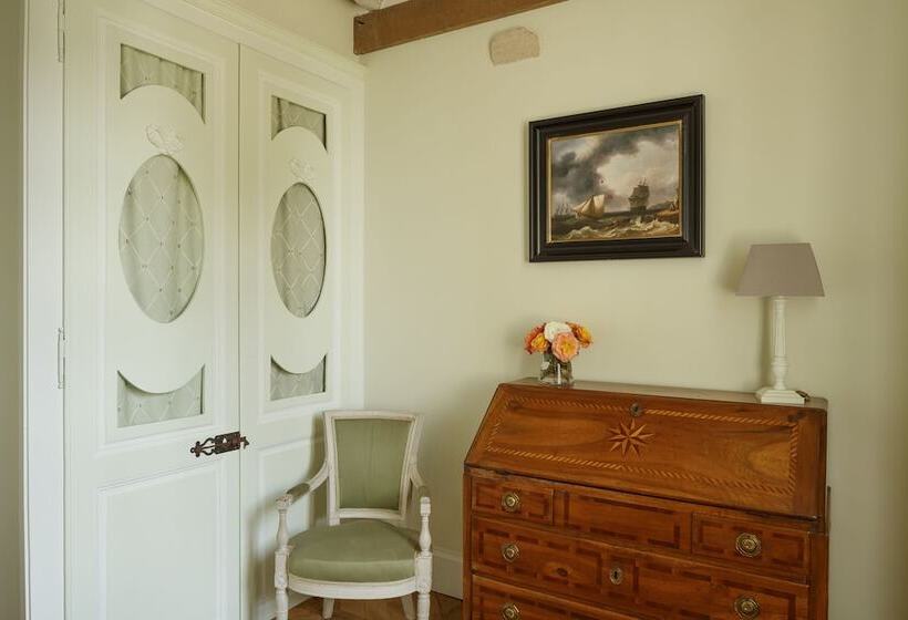 Le Manoir De Ravenoville