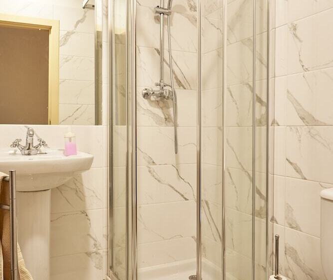 پانسیون Campo Pequeno Avenida