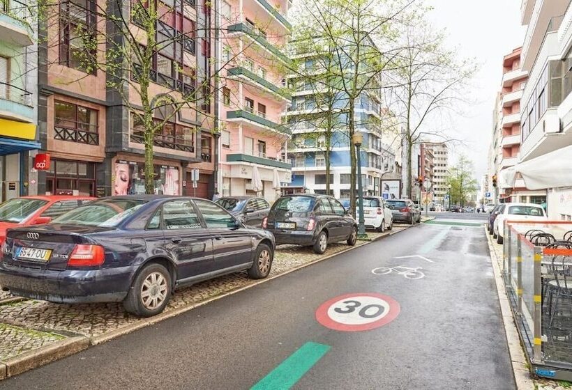 پانسیون Campo Pequeno Avenida