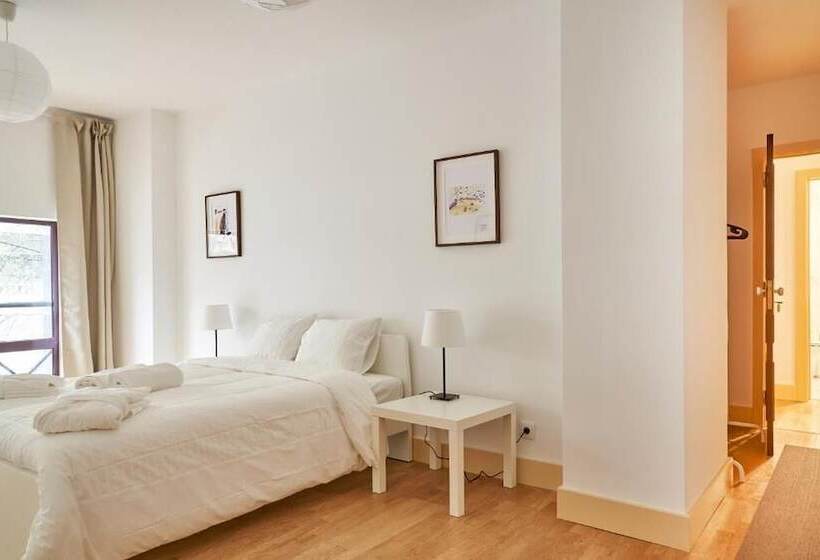 پانسیون Campo Pequeno Avenida