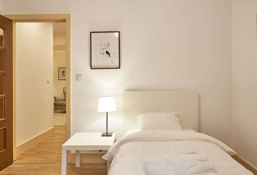 پانسیون Campo Pequeno Avenida