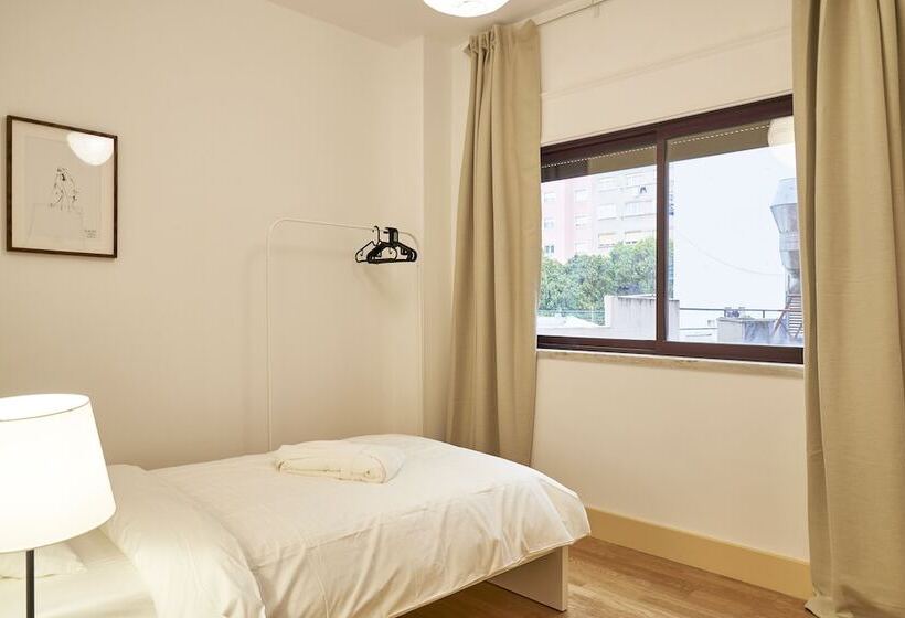 پانسیون Campo Pequeno Avenida