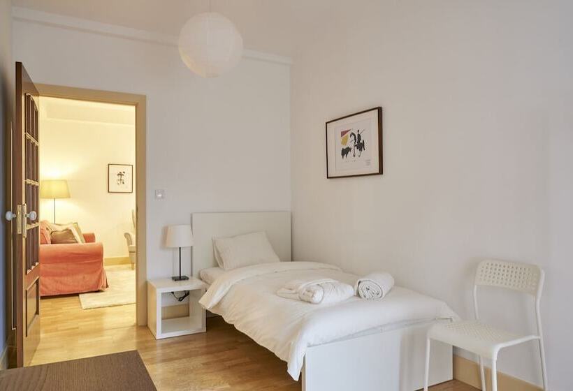 پانسیون Campo Pequeno Avenida