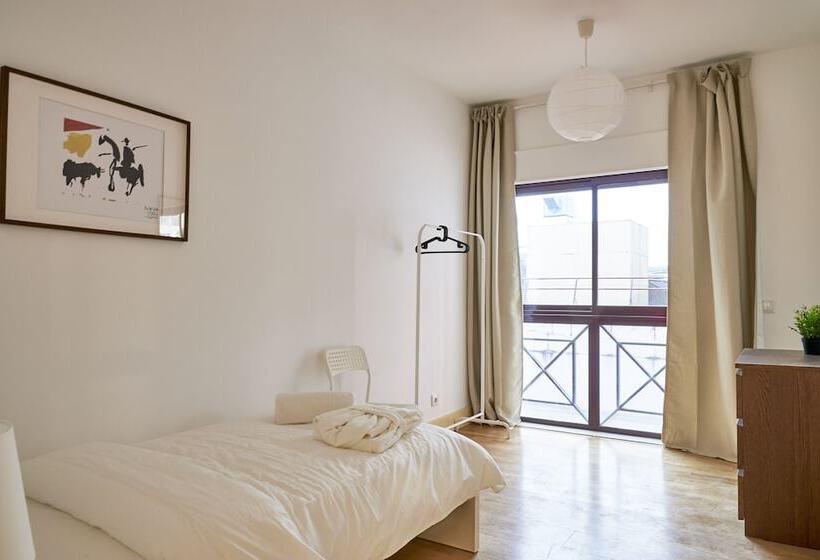 پانسیون Campo Pequeno Avenida