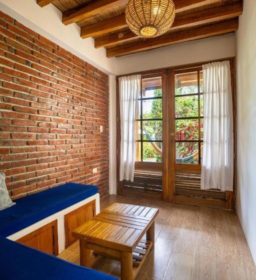 پانسیون Ganso & Búho