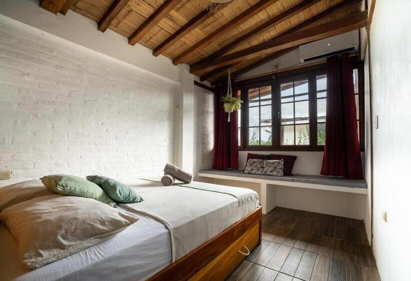 پانسیون Ganso & Búho