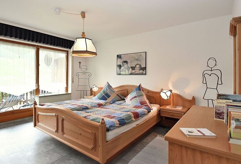 Quaint Apartment With Private Terrace Garden