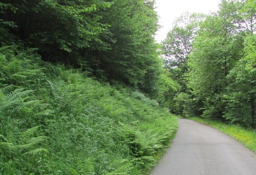 Quaint Apartment With Private Terrace Garden