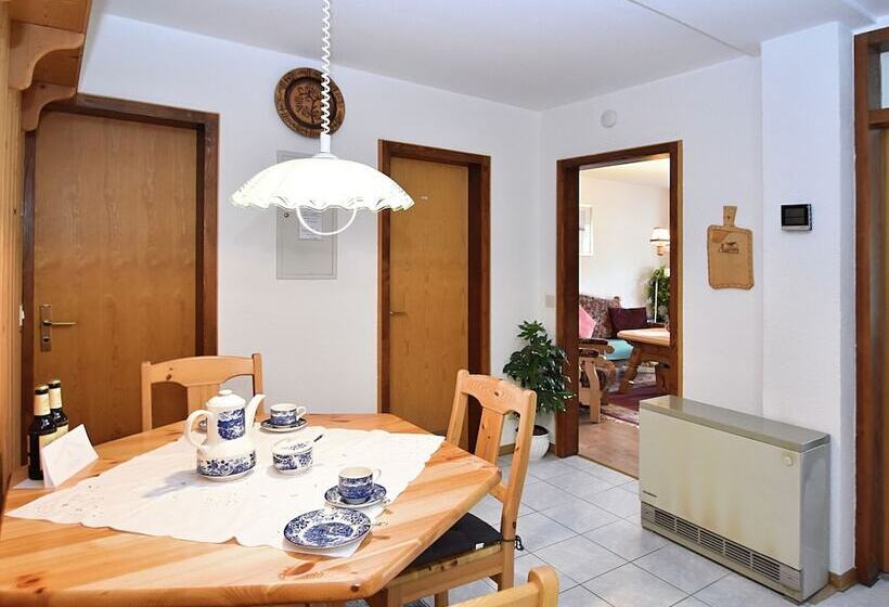 Quaint Apartment With Private Terrace Garden