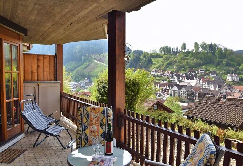 Quaint Apartment With Private Terrace Garden