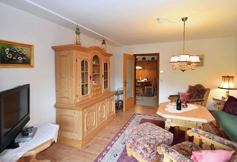 Quaint Apartment With Private Terrace Garden