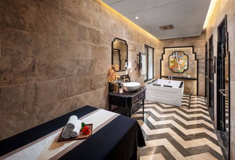 Ravatel Luxury Hotel Bac Giang