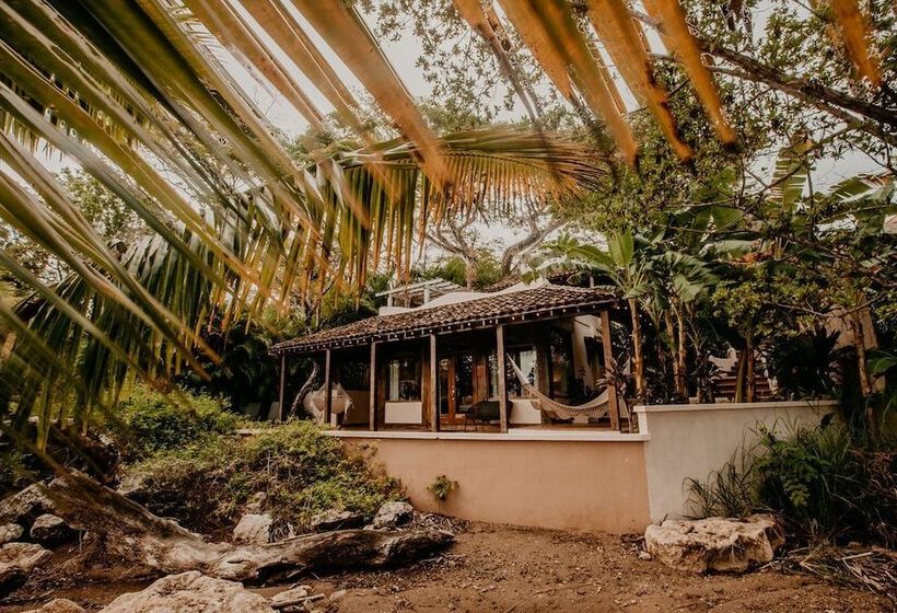 Sansara Surf Yoga & Resort