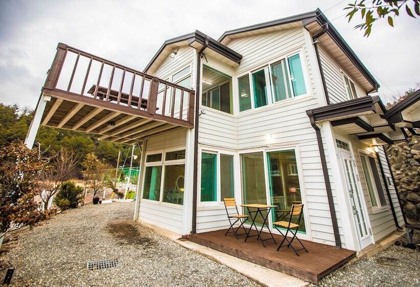 Sea And Sunset Pension