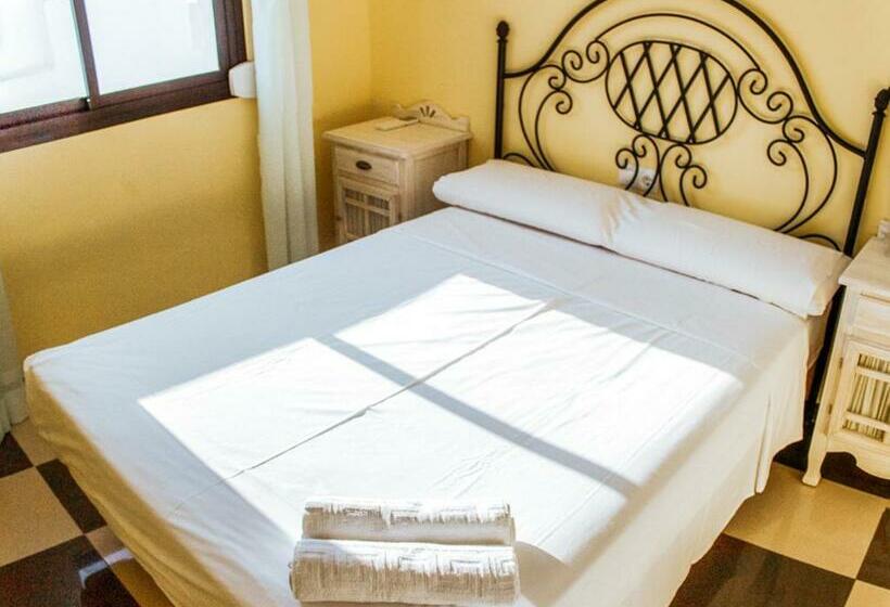 Tipica Casa En Frigiliana Con Patio Y Terraza