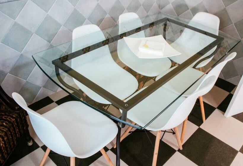 Tipica Casa En Frigiliana Con Patio Y Terraza