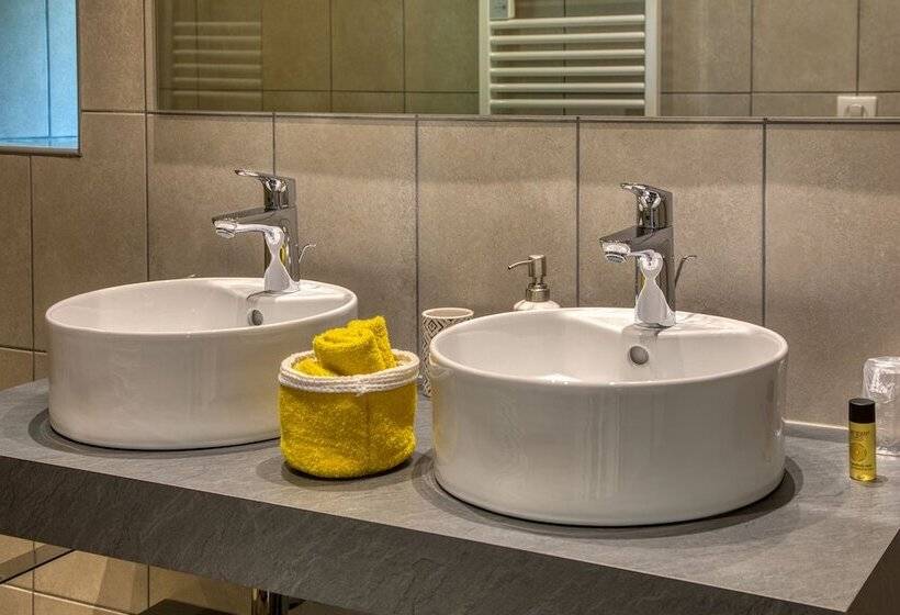 Domaine Des Pierres Blanches   B&b