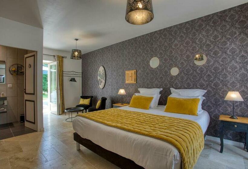 Domaine Des Pierres Blanches   B&b