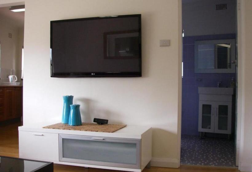 Edgewater, Unit 3/145 Shoal Bay Road