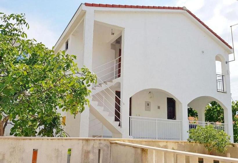 Отель Apartments Frano