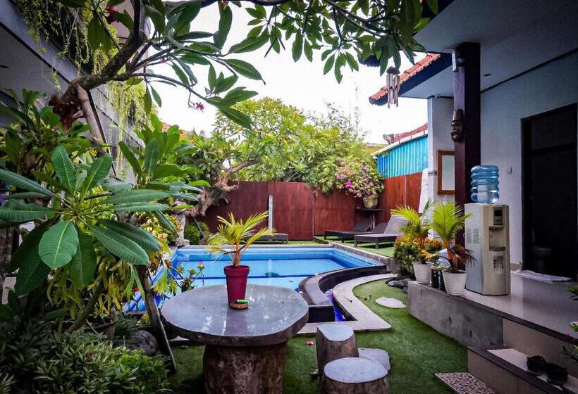 فندق Bali Full Moon Guest House