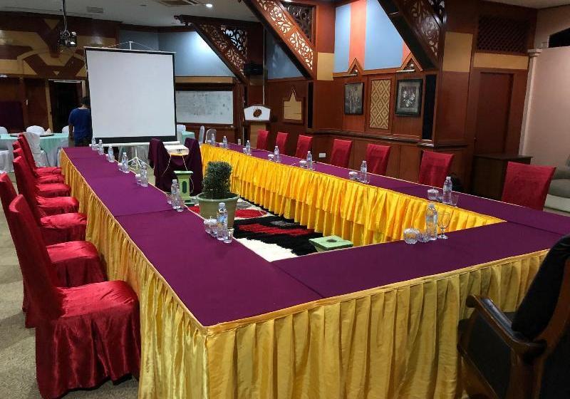 فندق Bukit Keluang Beach Resort